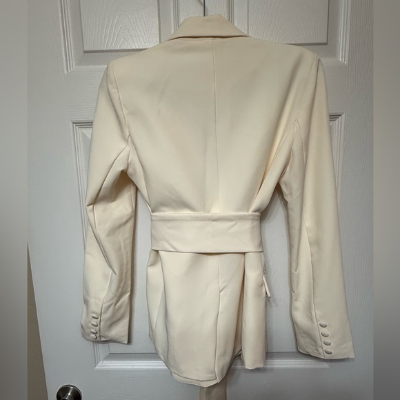 Fashion Nova Cream Dasia Blazer Cream | Small - Picture 5 of 9